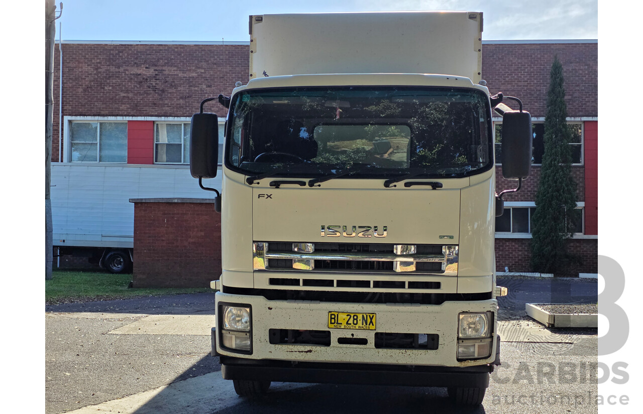 6/2011 Isuzu FXR 350 Sitec Series III 1000 4x2 Pantech 2d Truck Turbo Diesel 9.8L