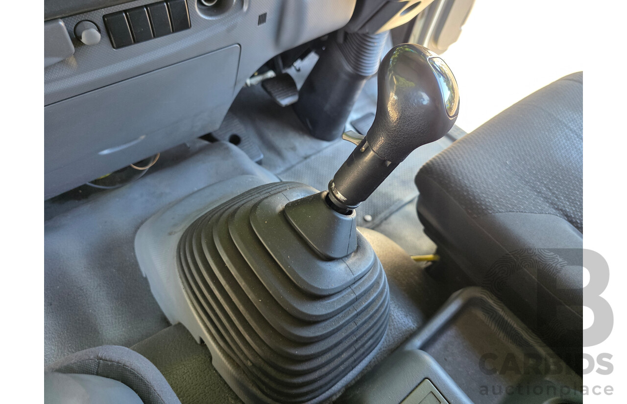 6/2011 Isuzu FXR 350 Sitec Series III 1000 4x2 Pantech 2d Truck Turbo Diesel 9.8L