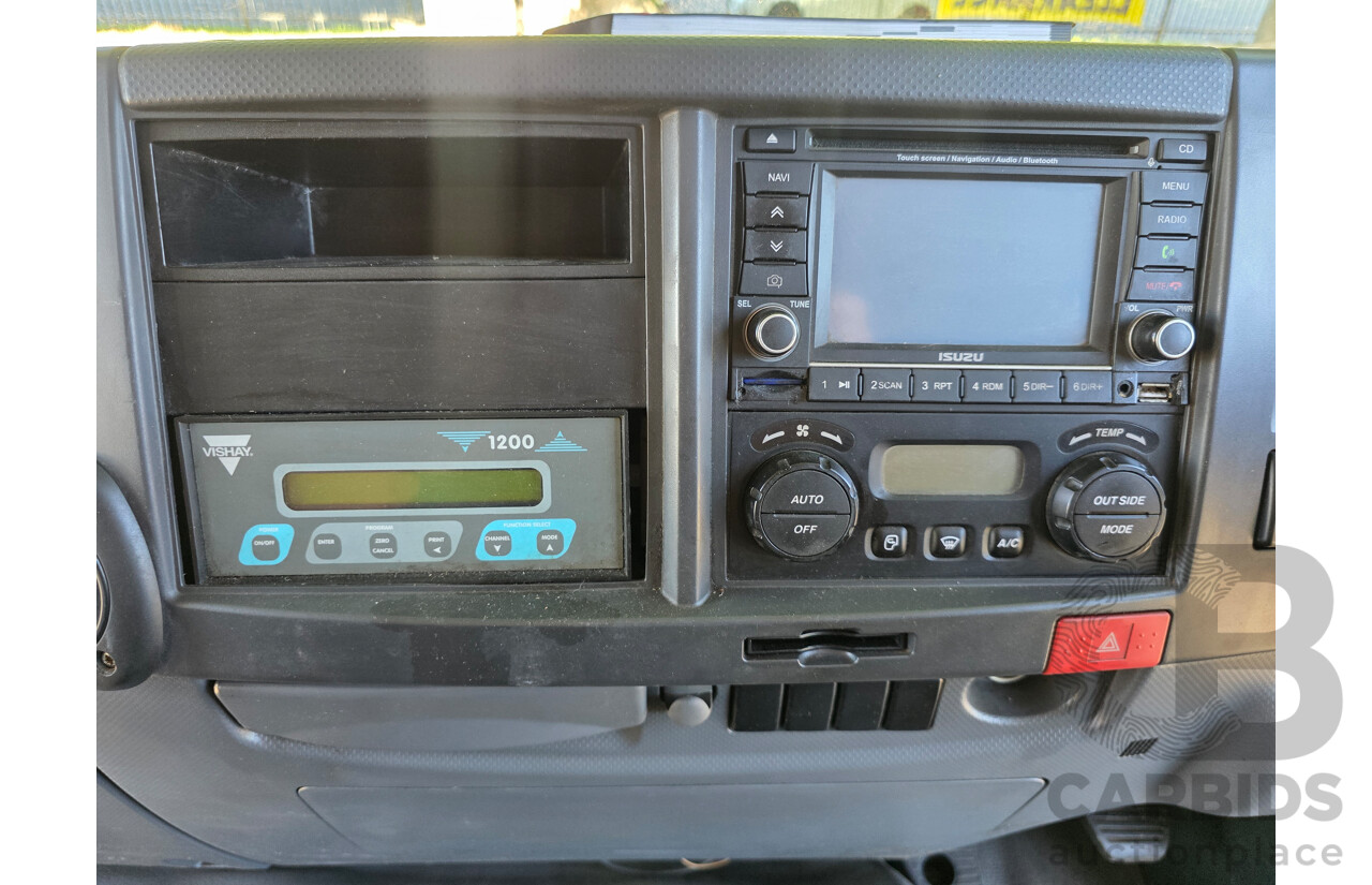 6/2011 Isuzu FXR 350 Sitec Series III 1000 4x2 Pantech 2d Truck Turbo Diesel 9.8L