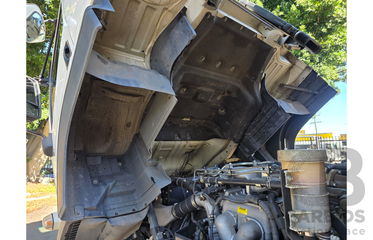 6/2011 Isuzu FXR 350 Sitec Series III 1000 4x2 Pantech 2d Truck Turbo Diesel 9.8L