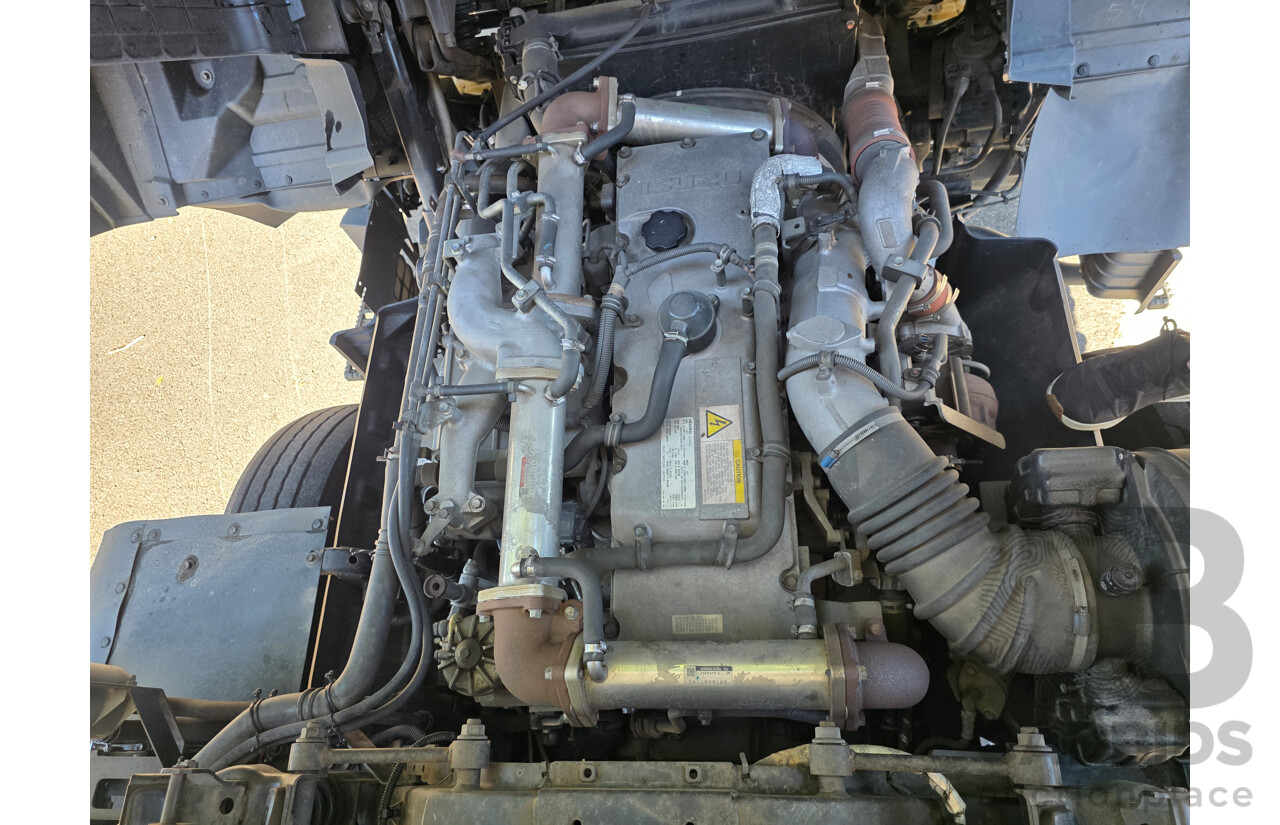 6/2011 Isuzu FXR 350 Sitec Series III 1000 4x2 Pantech 2d Truck Turbo Diesel 9.8L