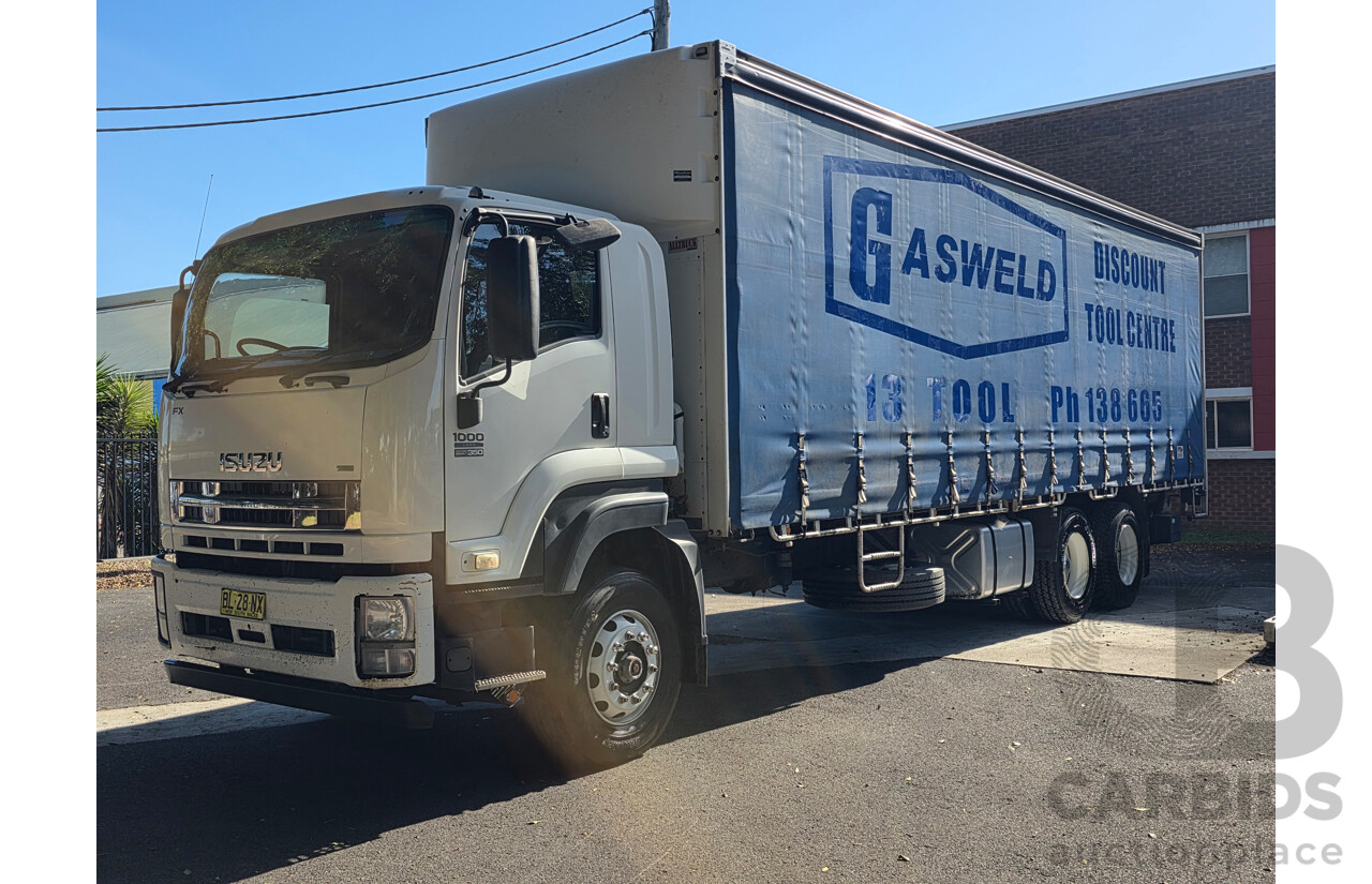 6/2011 Isuzu FXR 350 Sitec Series III 1000 4x2 Pantech 2d Truck Turbo Diesel 9.8L