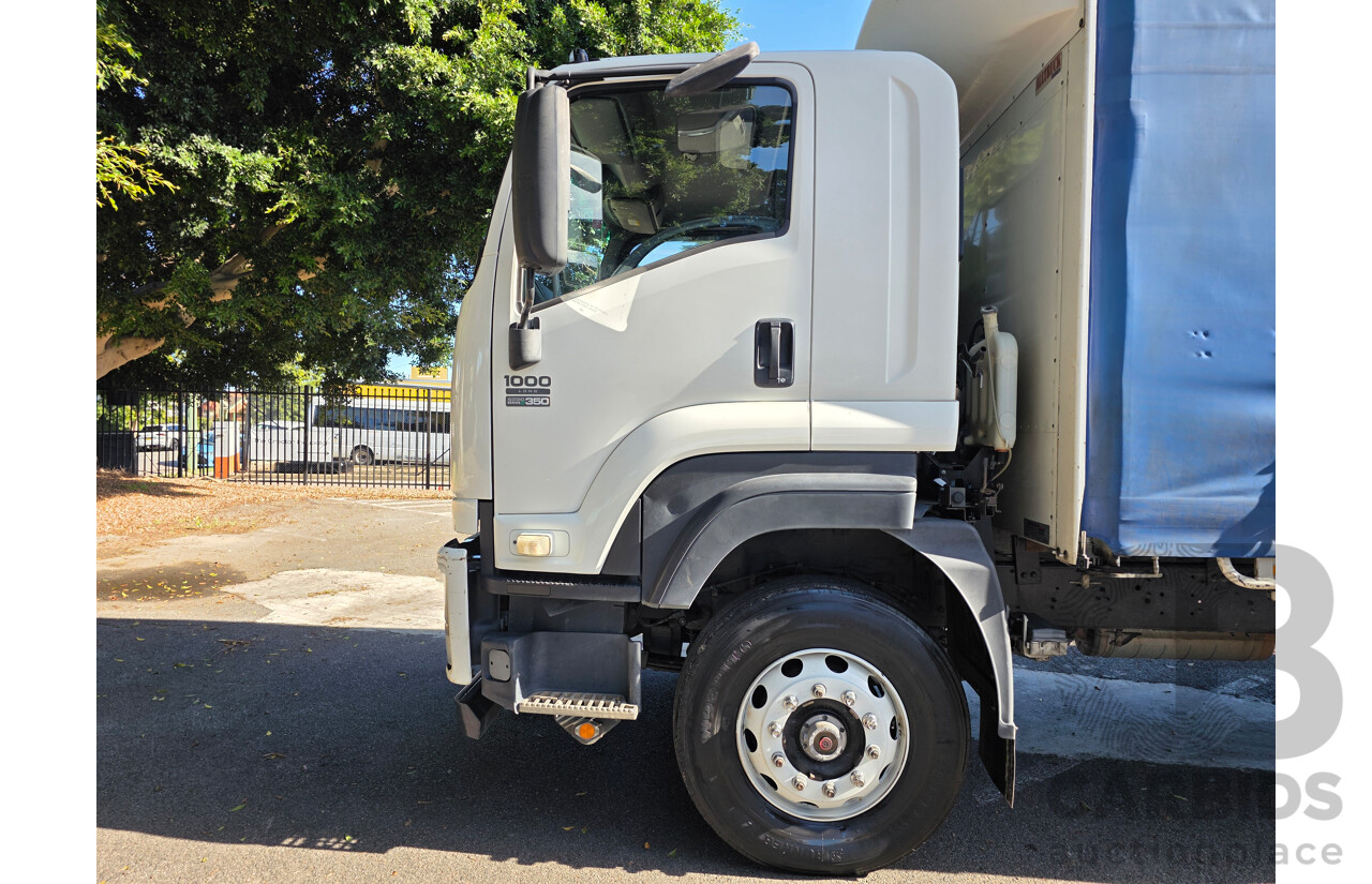 6/2011 Isuzu FXR 350 Sitec Series III 1000 4x2 Pantech 2d Truck Turbo Diesel 9.8L