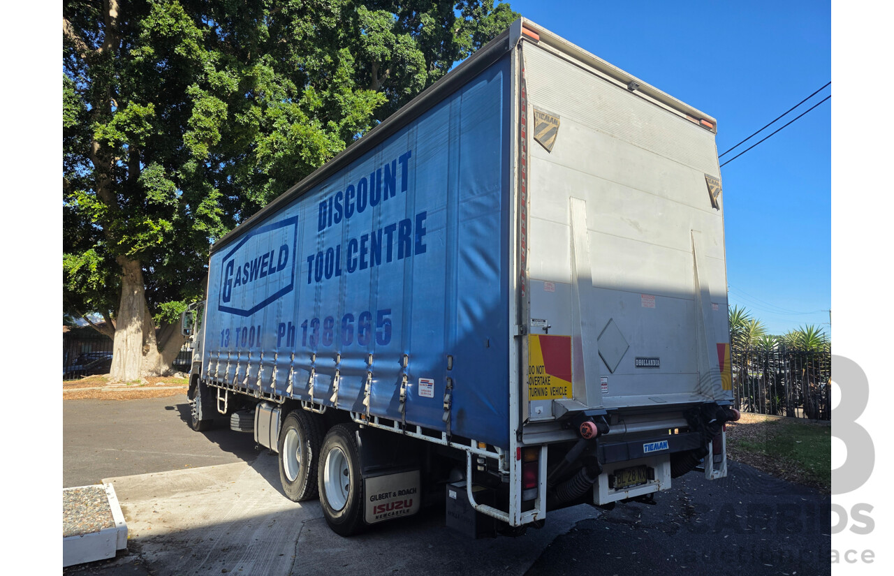 6/2011 Isuzu FXR 350 Sitec Series III 1000 4x2 Pantech 2d Truck Turbo Diesel 9.8L