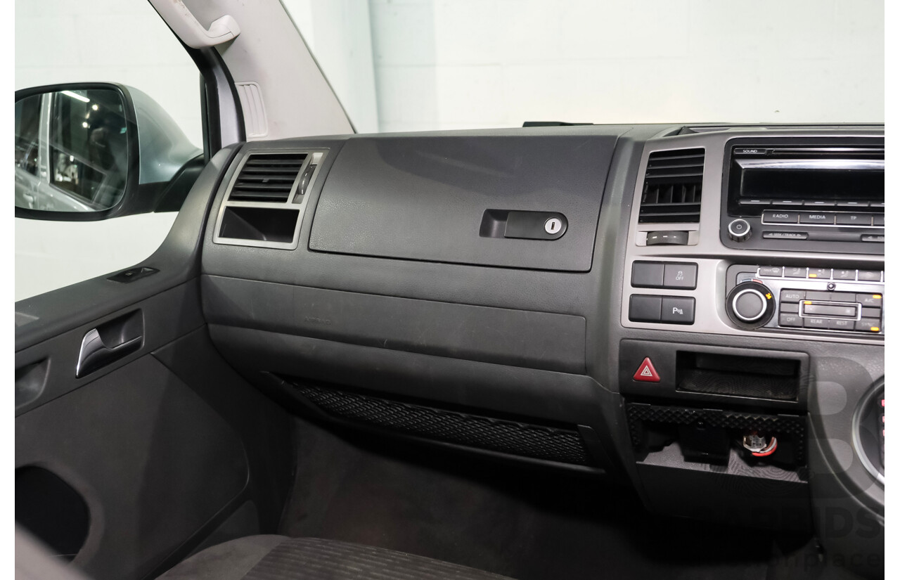 11/2013 Volkswagen Multivan Comfortline TDI340 T5 MY13 4D Wagon Reflex Silver Metallic Turbo Diesel 2.0L