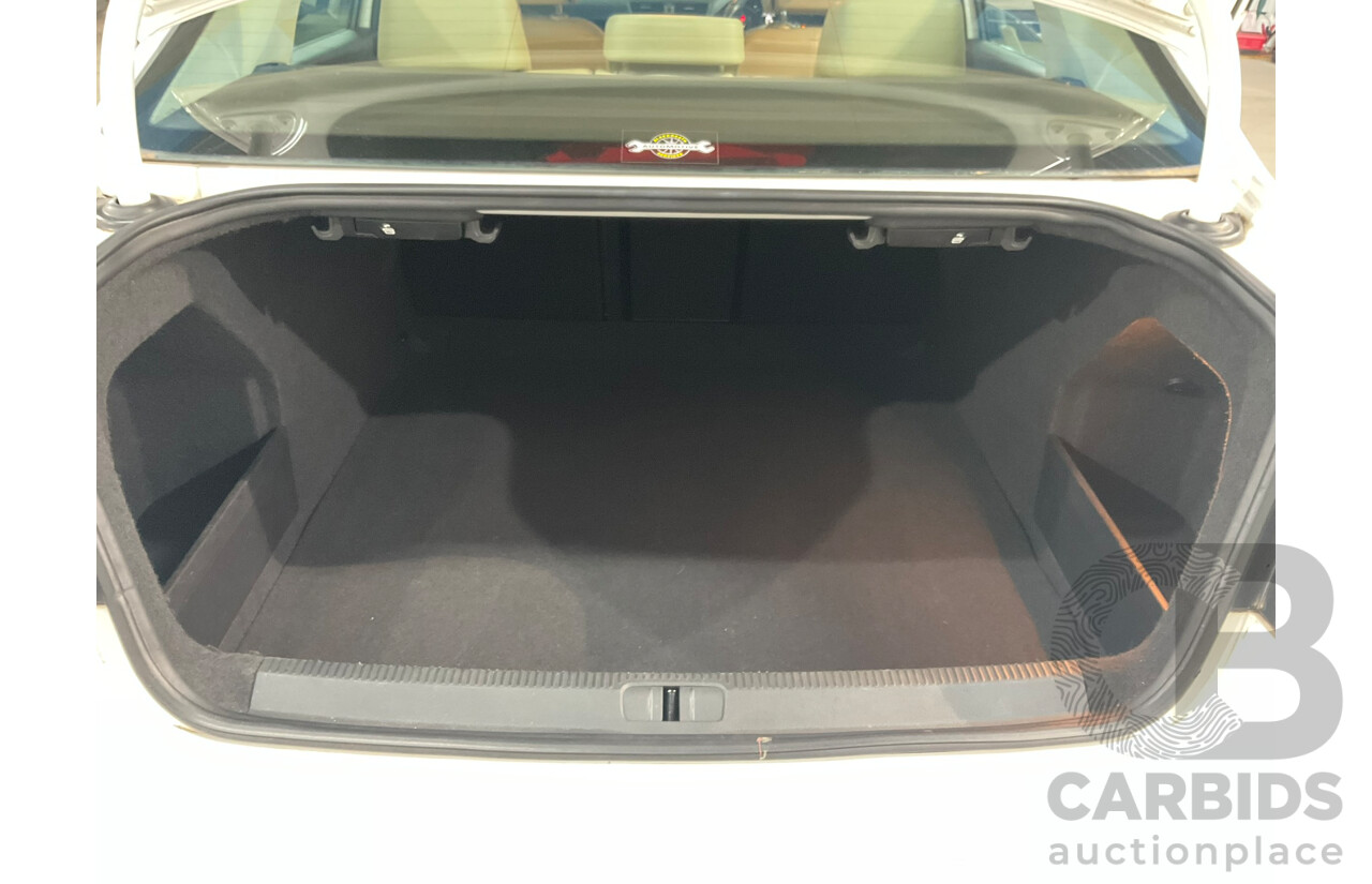 07/2014 Volkswagen Passat 130 TDI Highline 3C MY14.5 4d Sedan White Turbo Diesel 2.0L