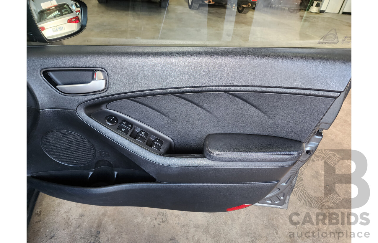 09/2016 Kia Cerato S YD MY17 5d Hatchback Grey 2.0L