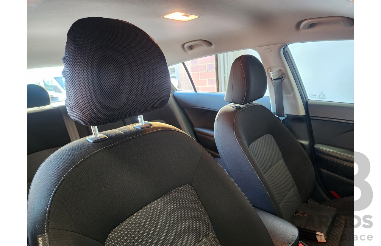09/2016 Kia Cerato S YD MY17 5d Hatchback Grey 2.0L