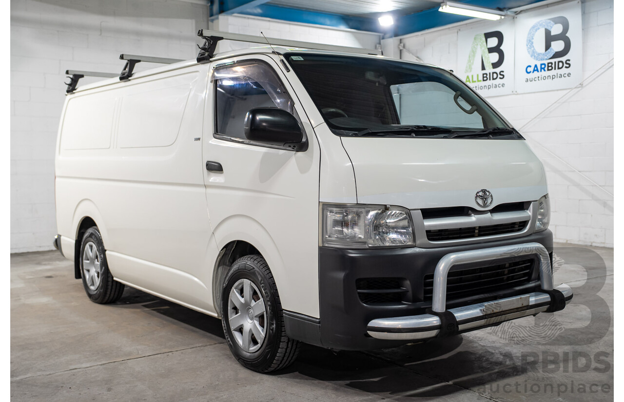 04/2005 Toyota Hiace LWB TRH201R 4D Van White 2.7L