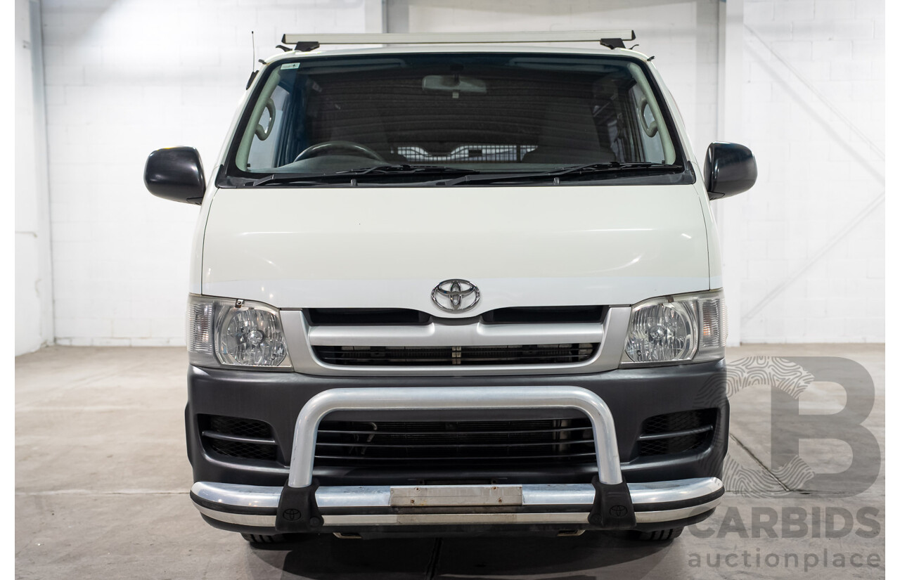 04/2005 Toyota Hiace LWB TRH201R 4D Van White 2.7L