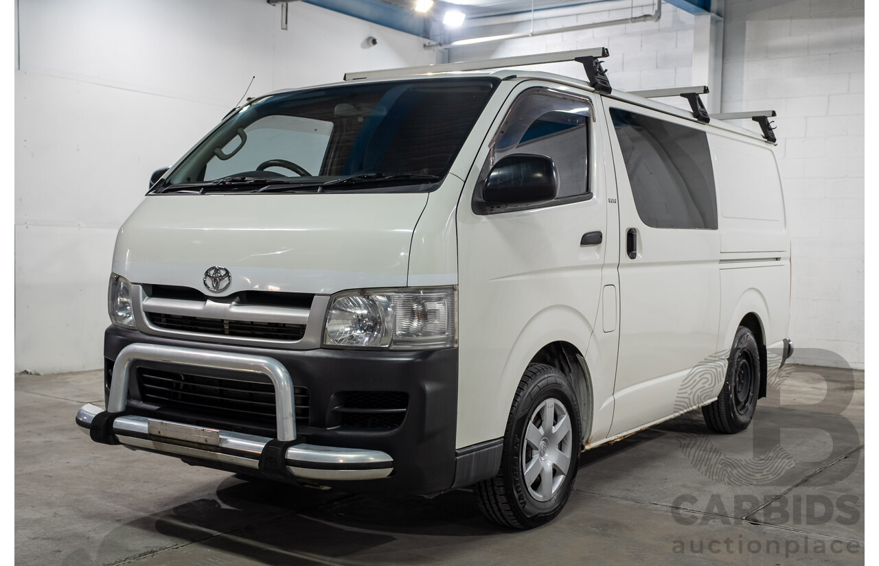 04/2005 Toyota Hiace LWB TRH201R 4D Van White 2.7L
