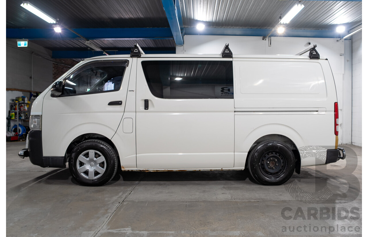 04/2005 Toyota Hiace LWB TRH201R 4D Van White 2.7L