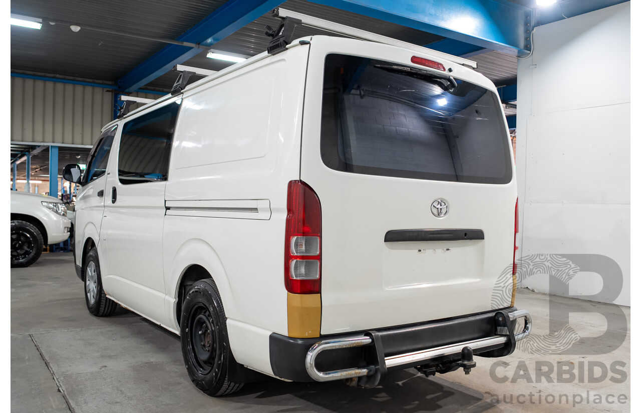 04/2005 Toyota Hiace LWB TRH201R 4D Van White 2.7L