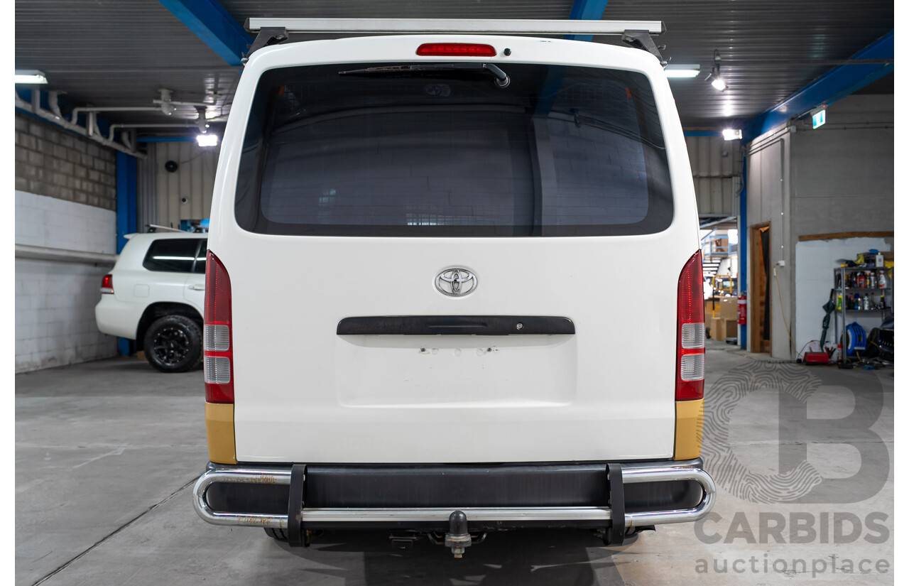 04/2005 Toyota Hiace LWB TRH201R 4D Van White 2.7L