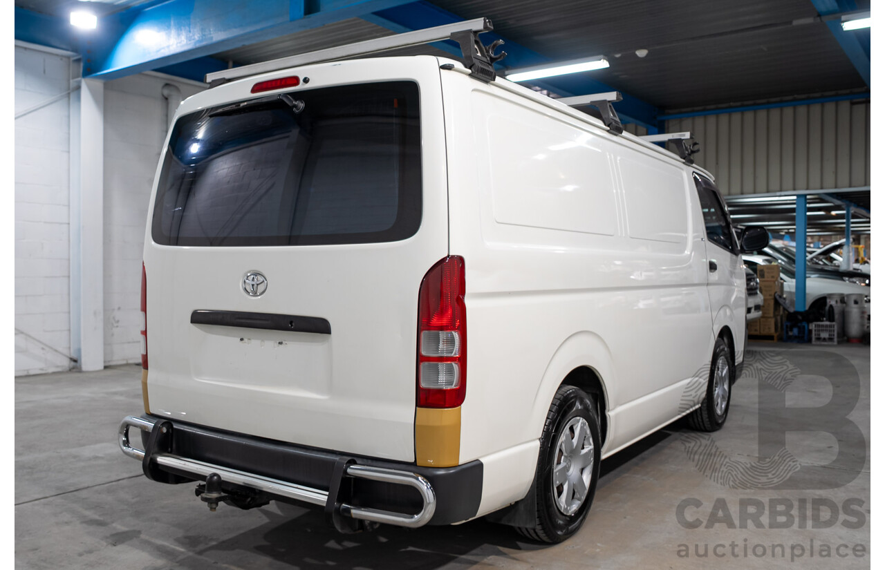 04/2005 Toyota Hiace LWB TRH201R 4D Van White 2.7L
