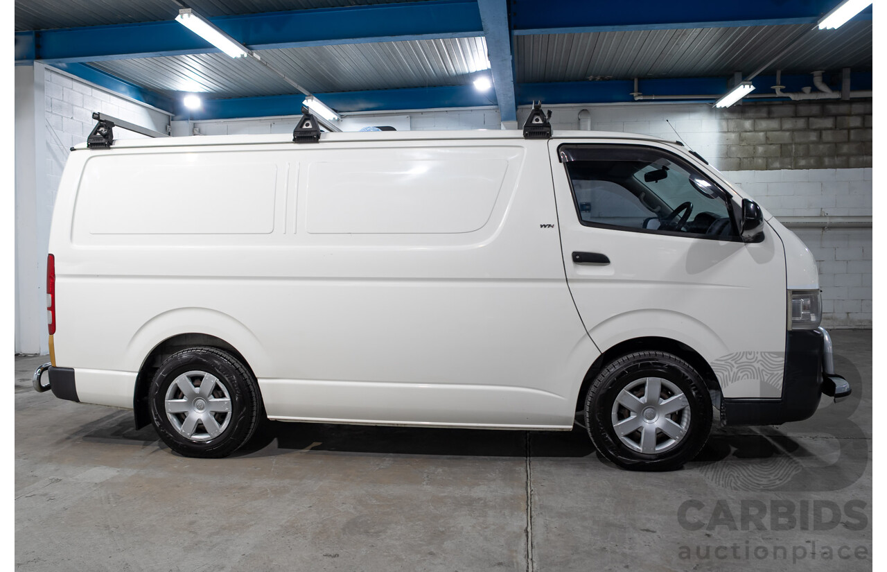 04/2005 Toyota Hiace LWB TRH201R 4D Van White 2.7L
