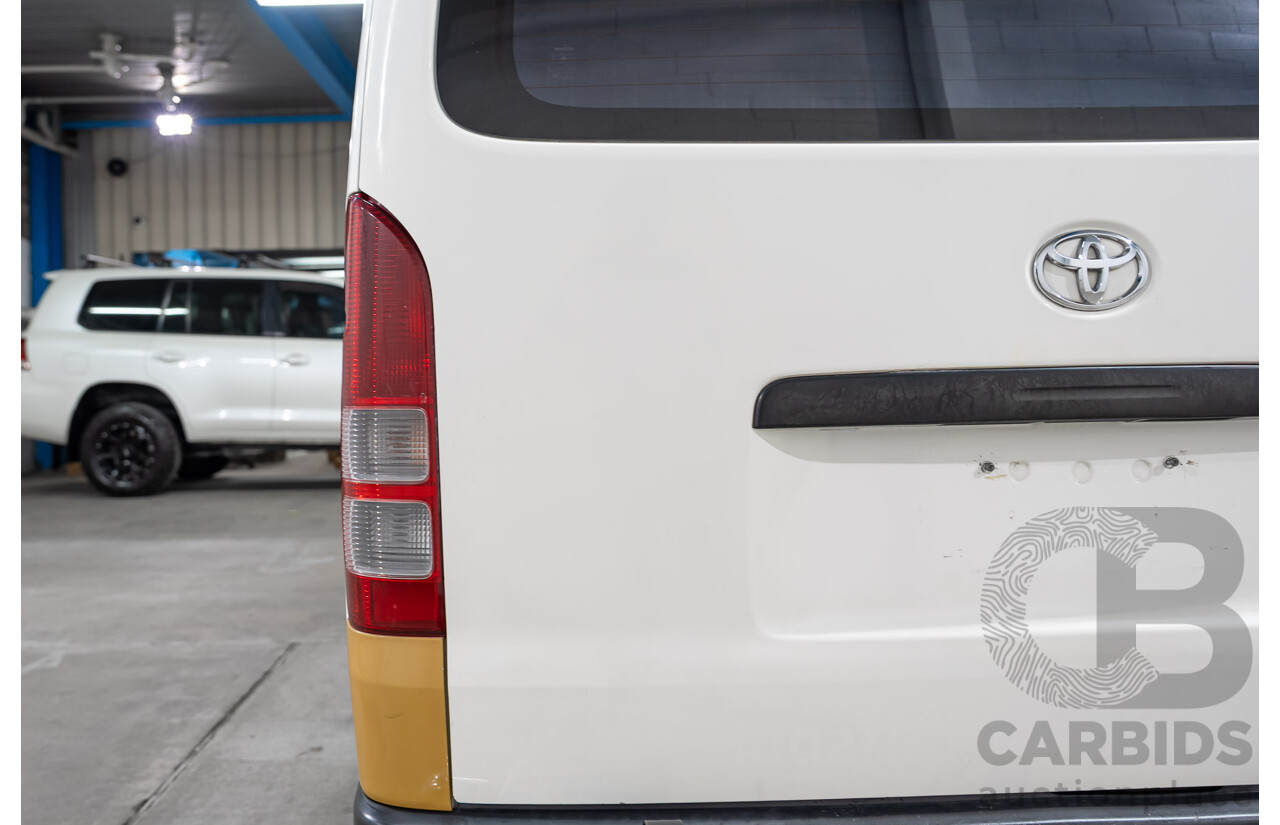 04/2005 Toyota Hiace LWB TRH201R 4D Van White 2.7L