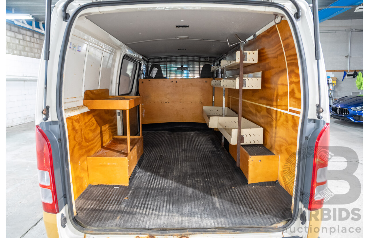 04/2005 Toyota Hiace LWB TRH201R 4D Van White 2.7L