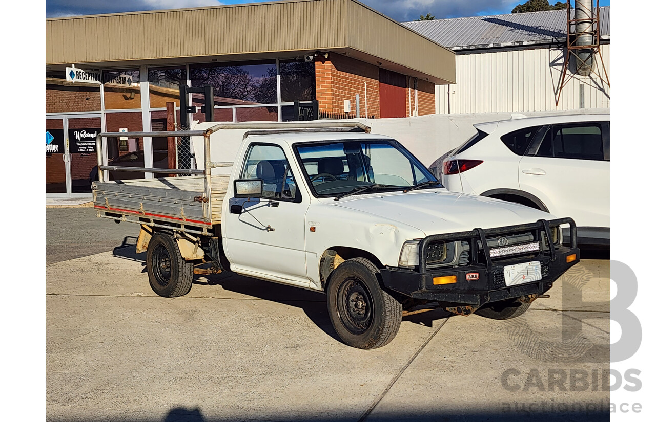 02/1993 Toyota Hilux RN85R C/Chas White 2.4L