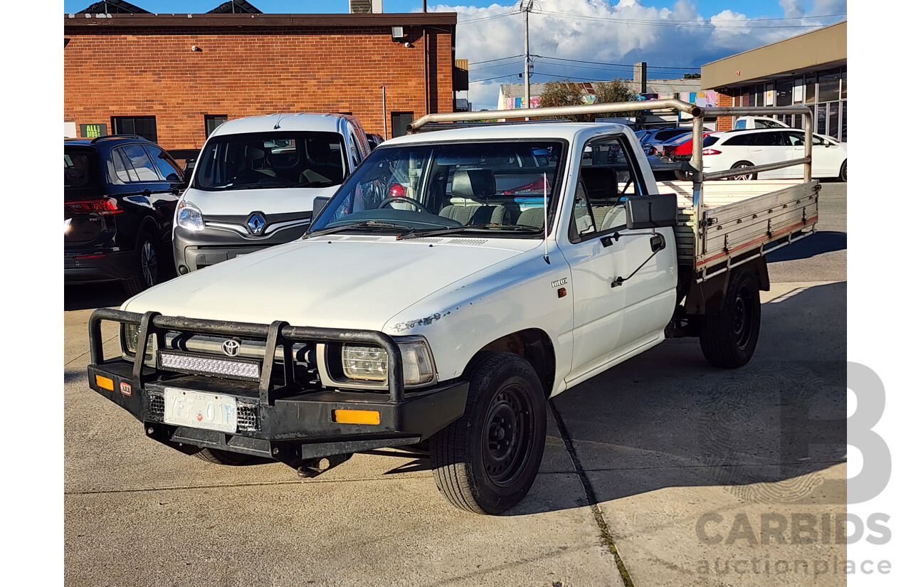 02/1993 Toyota Hilux RN85R C/Chas White 2.4L
