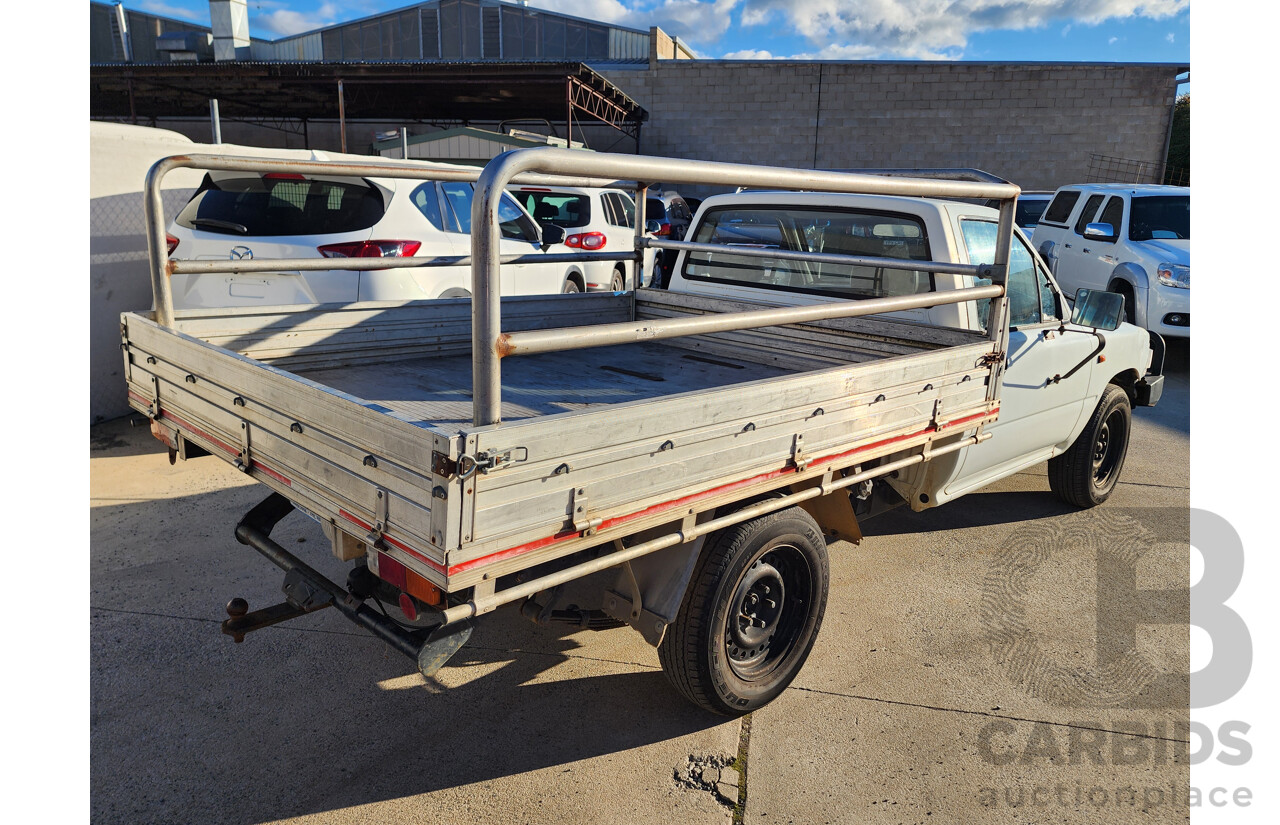 02/1993 Toyota Hilux RN85R C/Chas White 2.4L