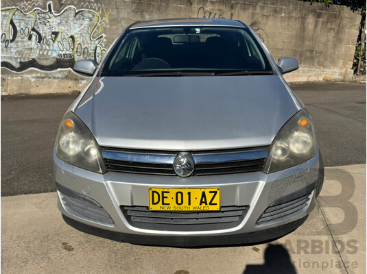1663681 · 02/2006 Holden Astra CD FWD AH MY06 3D Coupe Silver 1.8L