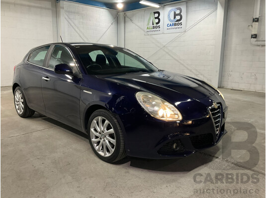 04/2013 Alfa Romeo Giulietta Distinctive JTD-M 5d Hatchback Blue Turbo Diesel 2.0L
