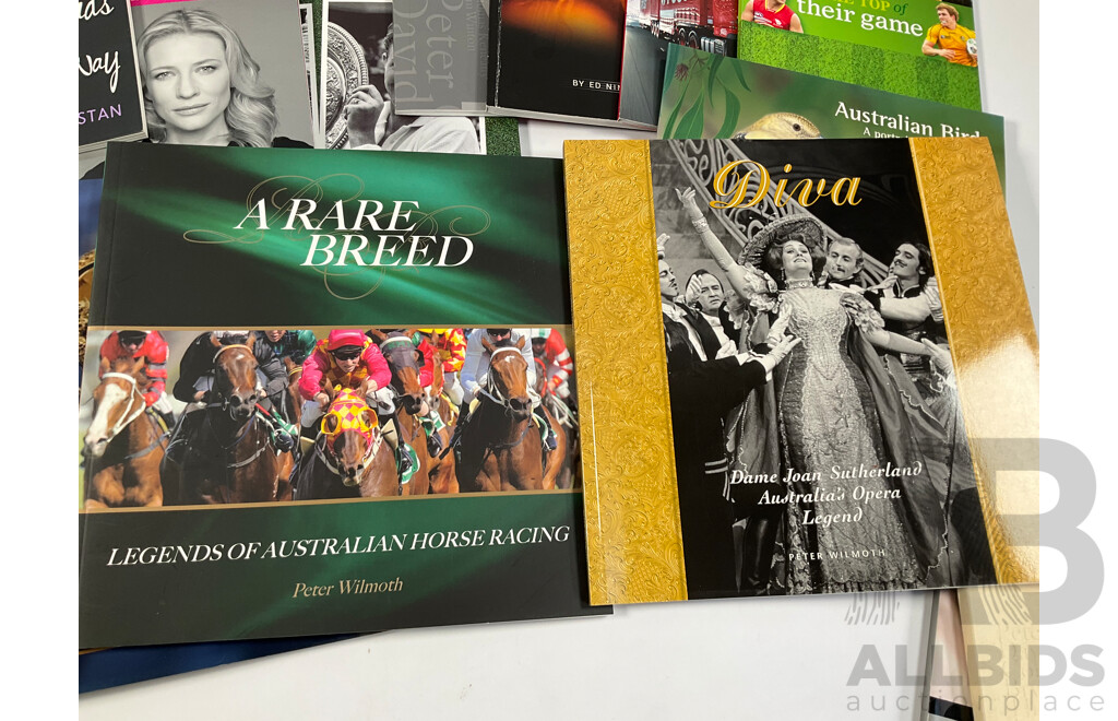 Thirteen Australian Stamp Booklets Including Australian Birds, Shining Lights, Novel Lives, Diva, Barry Humphries, Trailblazers and More