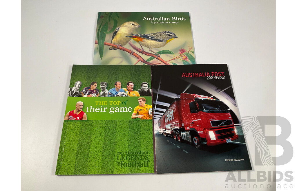 Thirteen Australian Stamp Booklets Including Australian Birds, Shining Lights, Novel Lives, Diva, Barry Humphries, Trailblazers and More