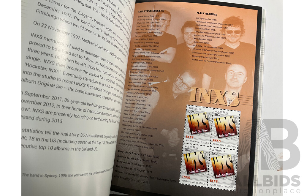 Thirteen Australian Stamp Booklets Including Australian Birds, Shining Lights, Novel Lives, Diva, Barry Humphries, Trailblazers and More