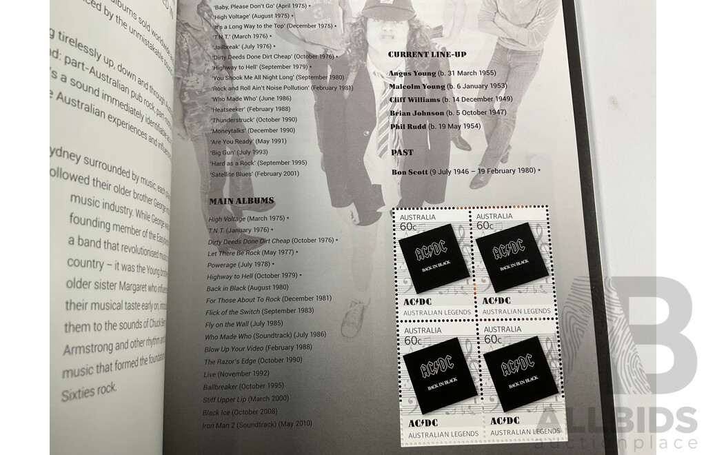 Thirteen Australian Stamp Booklets Including Australian Birds, Shining Lights, Novel Lives, Diva, Barry Humphries, Trailblazers and More