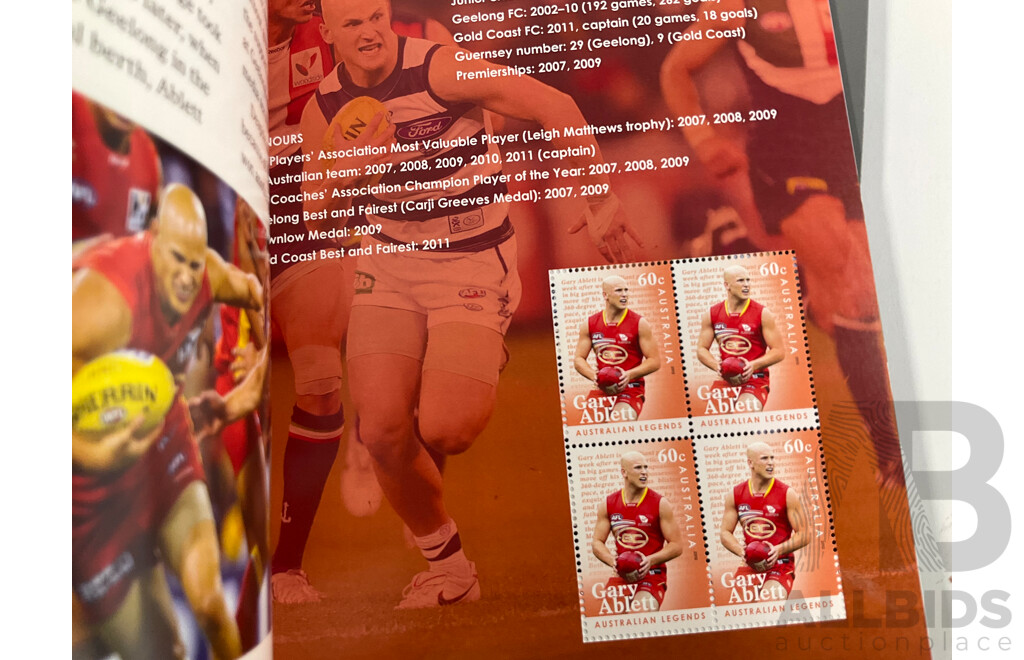 Thirteen Australian Stamp Booklets Including Australian Birds, Shining Lights, Novel Lives, Diva, Barry Humphries, Trailblazers and More