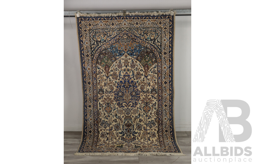 Hand Knotted Persian Nain Rug