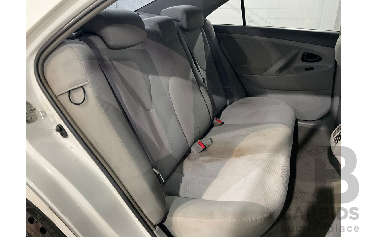 12/2006 Toyota Camry Altise ACV40R 4d Sedan White 2.4L