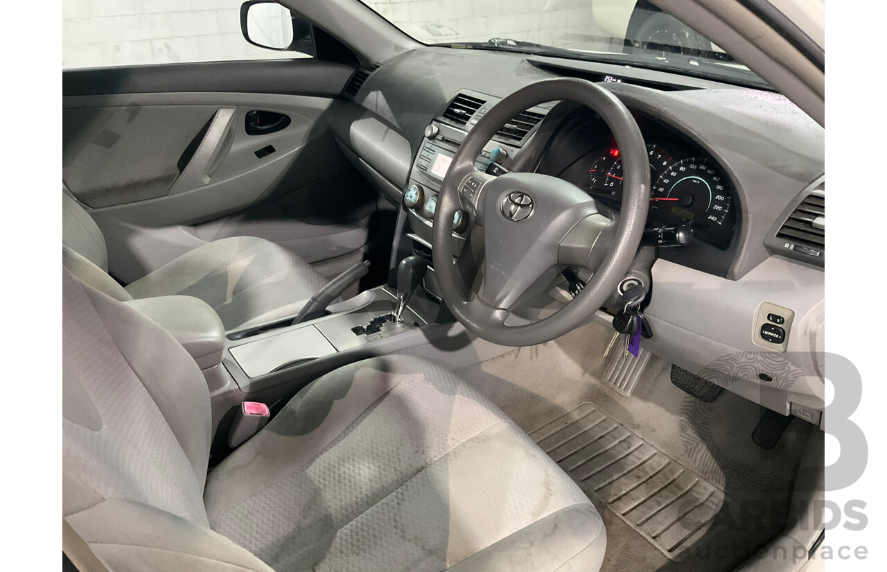 12/2006 Toyota Camry Altise ACV40R 4d Sedan White 2.4L