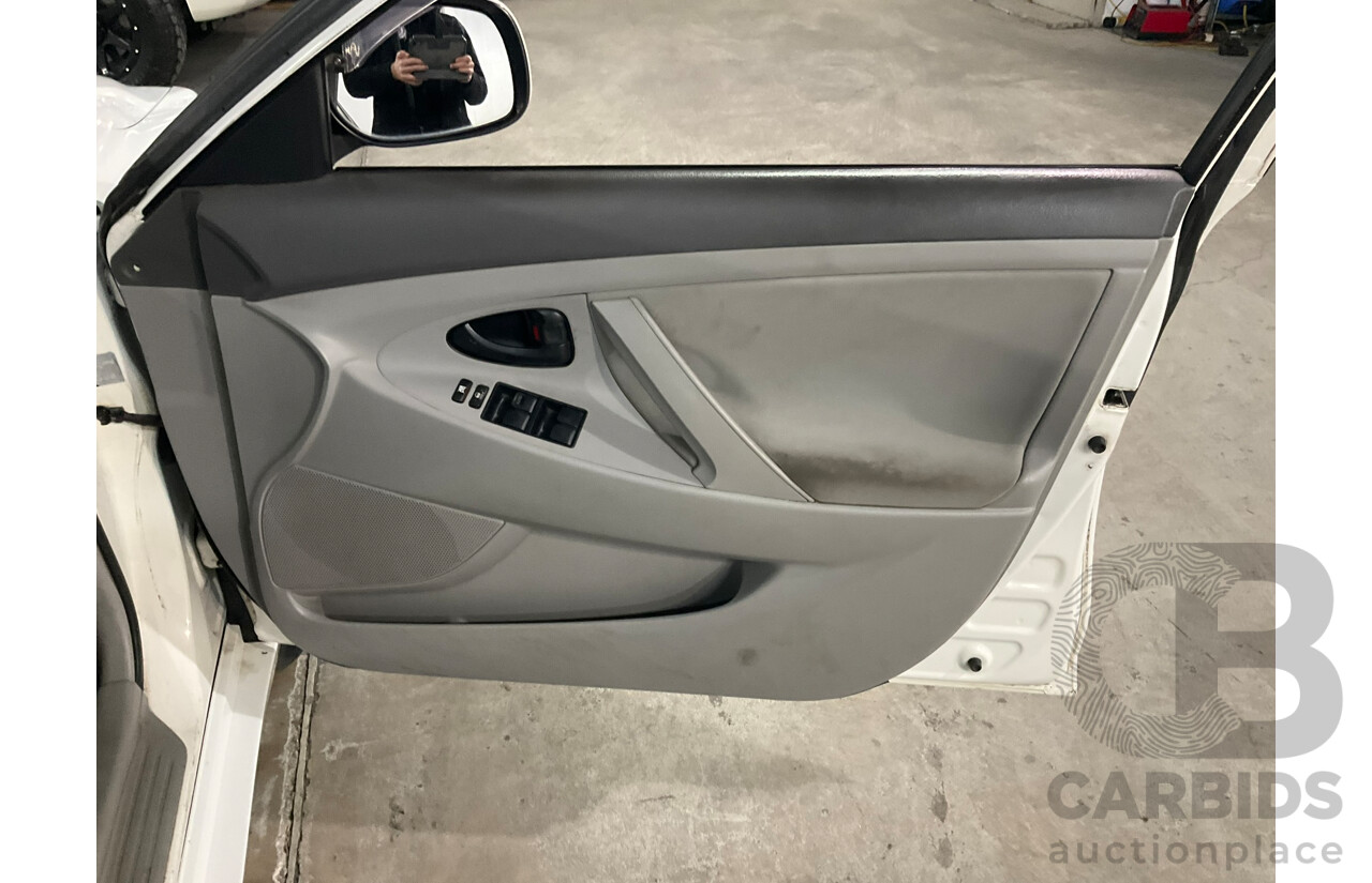 12/2006 Toyota Camry Altise ACV40R 4d Sedan White 2.4L