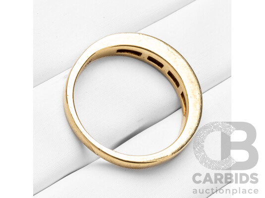 9ct Yellow Gold & Diamond Wedder - Size N