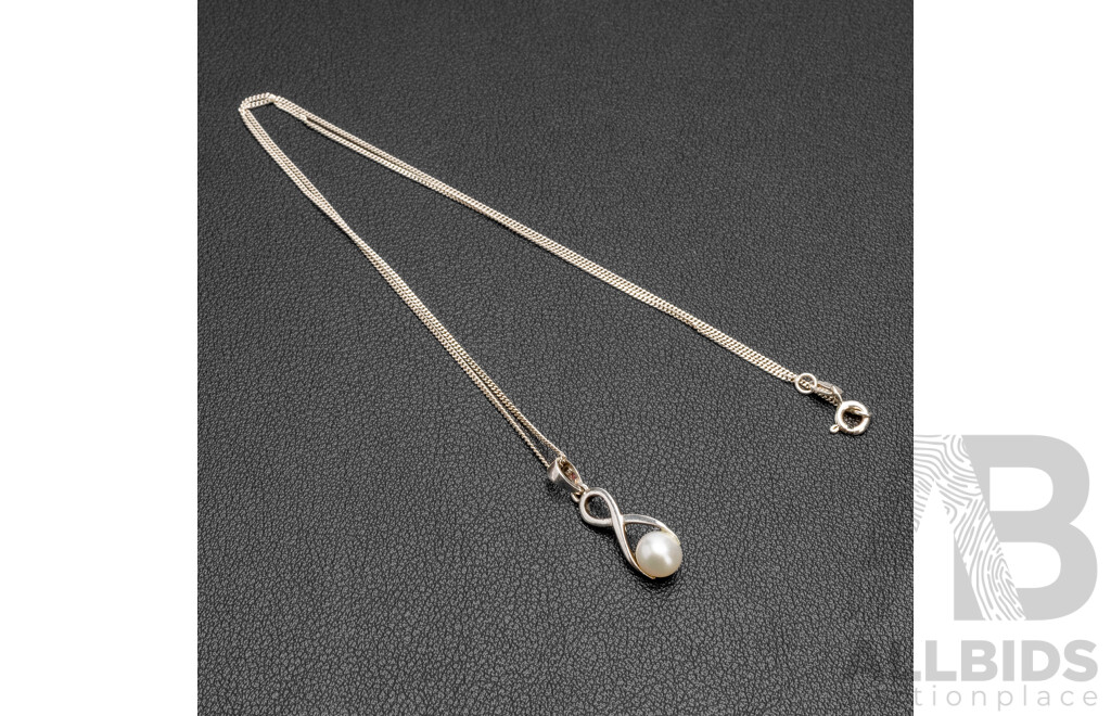 925 Sterling Silver & Pearl Necklace, Pendant & Earrings Set - 4.66gms