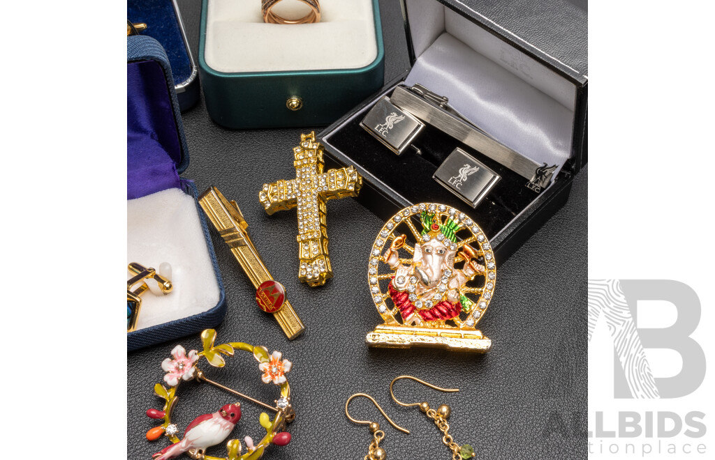 Collection of 9ct Gold, Sterling Silver, Gold & Silver Tone Jewellery - Lot of 15