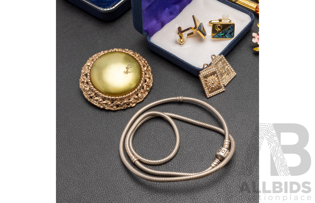 Collection of 9ct Gold, Sterling Silver, Gold & Silver Tone Jewellery - Lot of 15