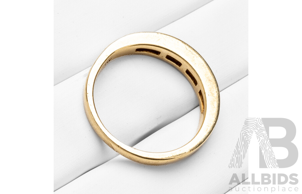 9ct Yellow Gold & Diamond Wedder - Size N