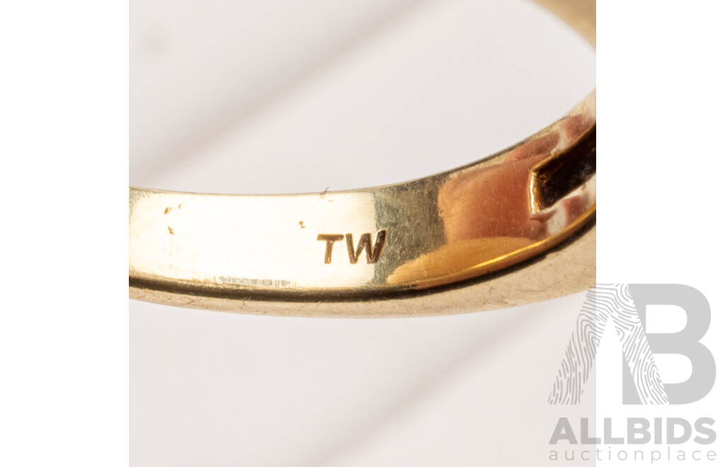 9ct Yellow Gold & Diamond Wedder - Size N