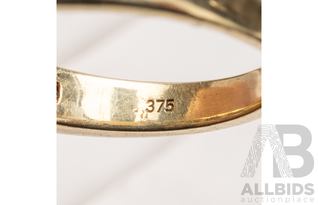 9ct Yellow Gold & Diamond Wedder - Size N