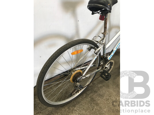 Southern Star Urban Cruiser 21 Speed Road Bike