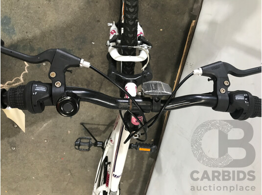 Hyper Steed 66 18 Speed Hybrid Bike