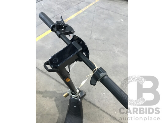 NIU KQi3 Sport Electric Kick Scooter