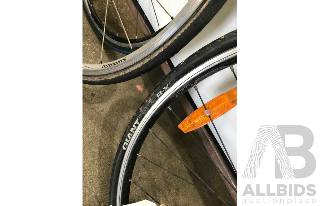 Assorted Bike Tyres From Maxxis, Giant, and Continental - Lot of 3