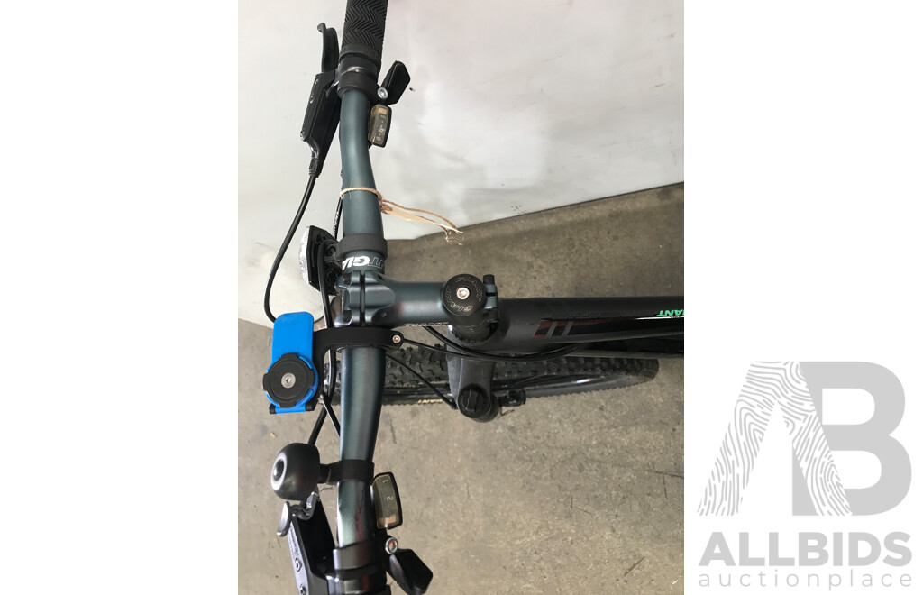 Giant Aluxx 6000 24 Speed Mountian Bike