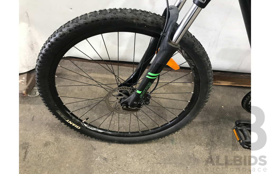 Giant Aluxx 6000 24 Speed Mountian Bike