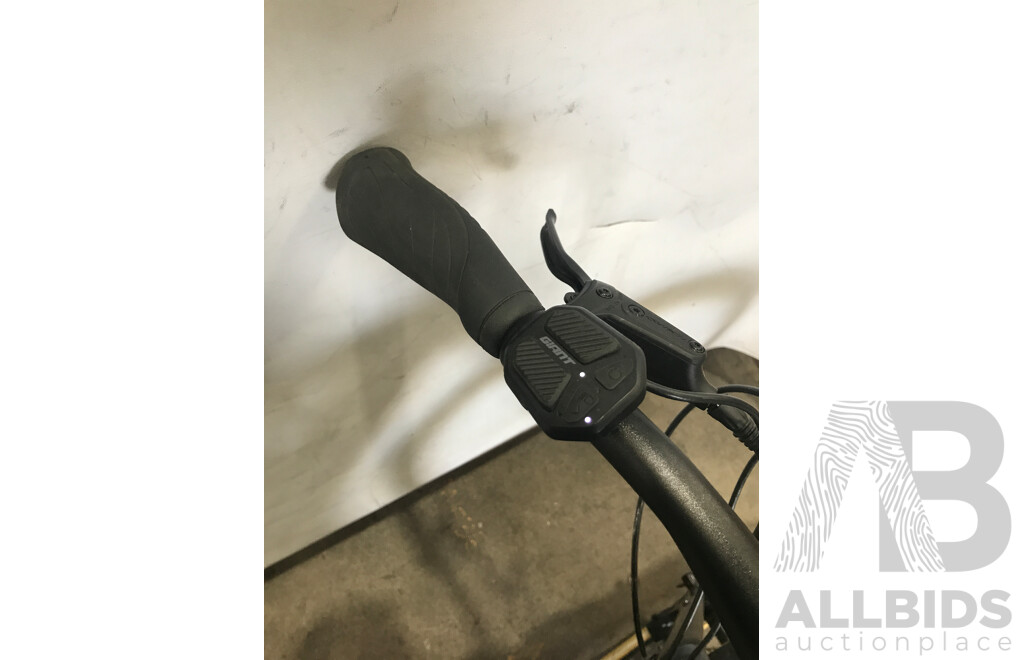 Momentum Transcend 7 Speed Electric Bike